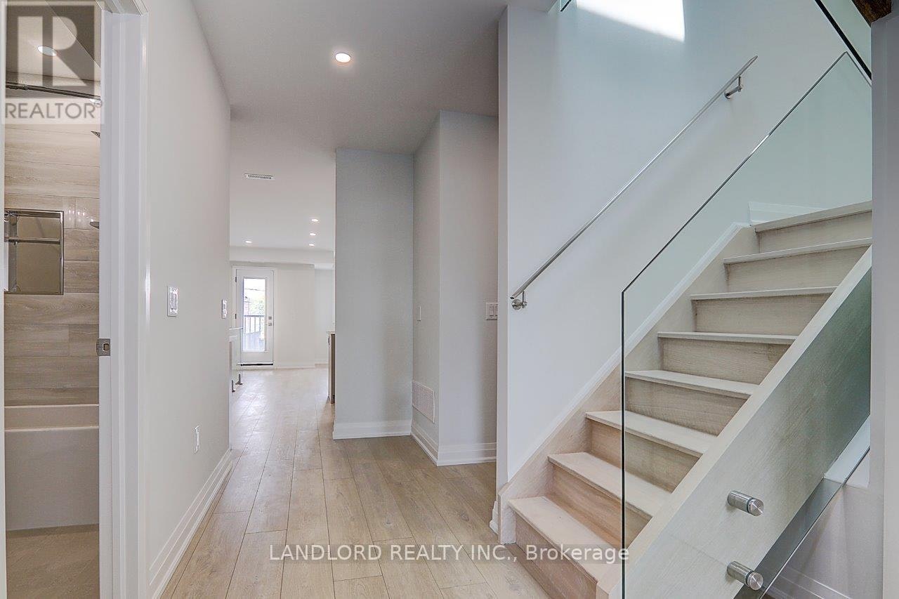 UPPER-115 Livingstone Avenue, Toronto, ON, M6E 2L7 - 28