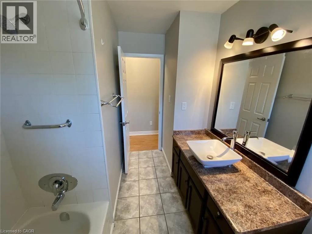 92 Leaside Drive, Welland, ON, L3C 6B2 - 9