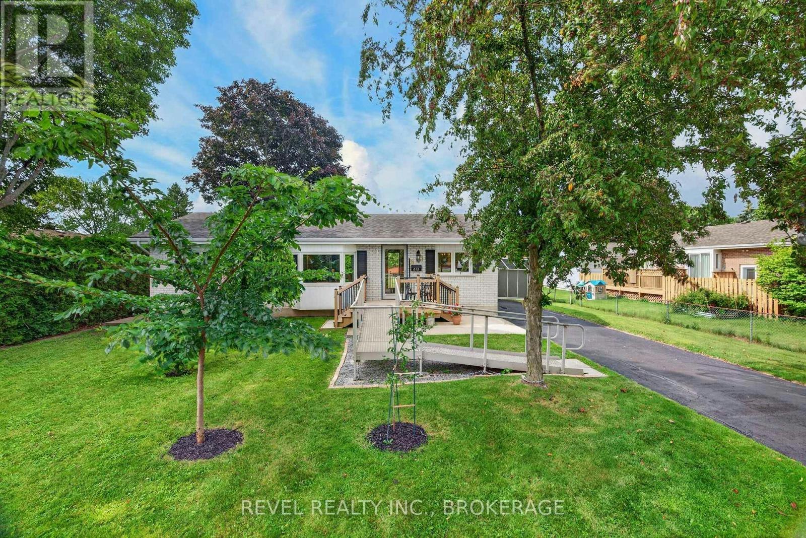 813 Camberley Crescent, Kingston, ON, K7M 4C6