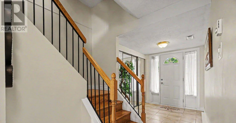 9D Castlebrook Lane, Ottawa, ON, K2G 5G1 - 2