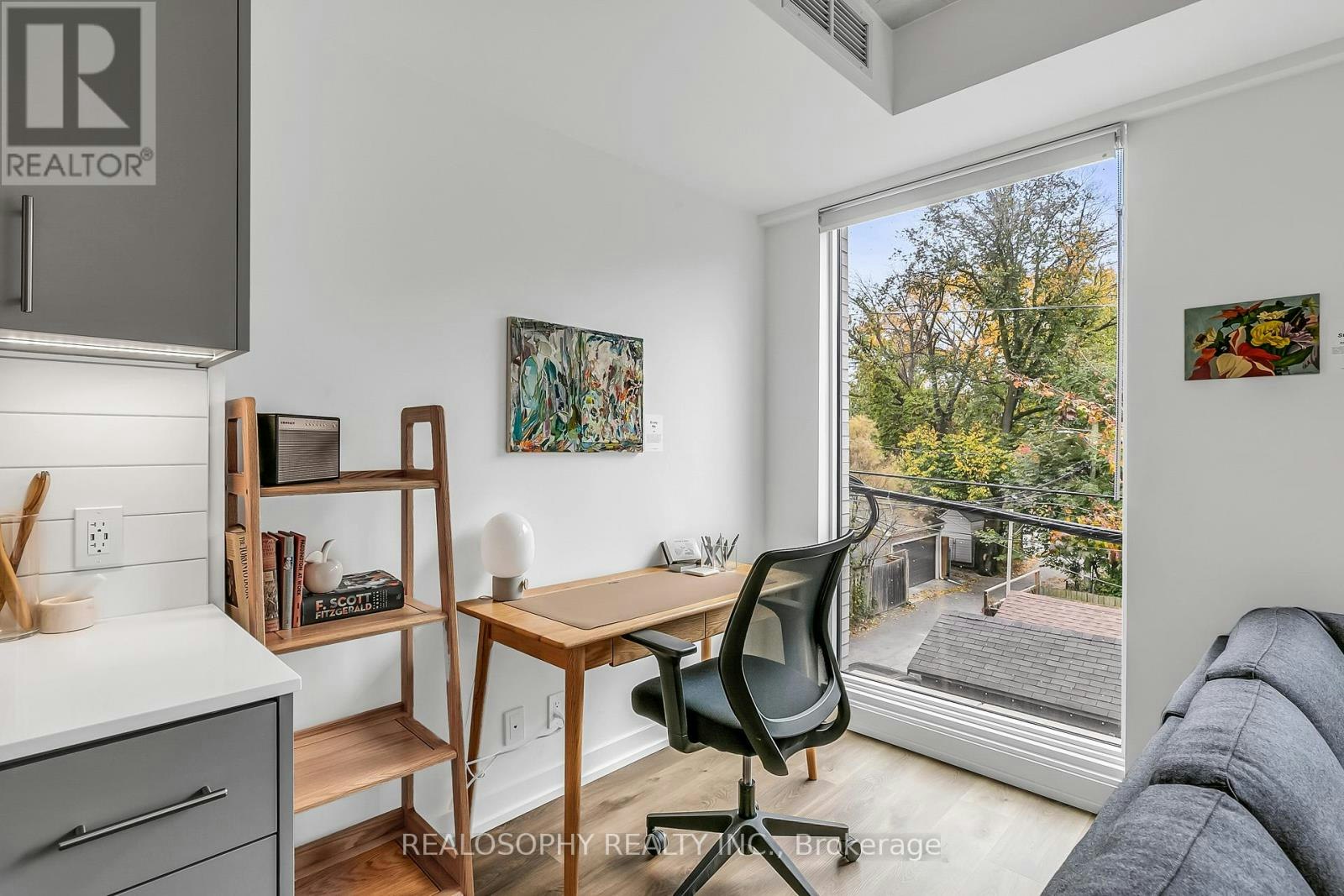 210-115 Larchmount Avenue, Toronto, ON, M4M 2Y6 - 5