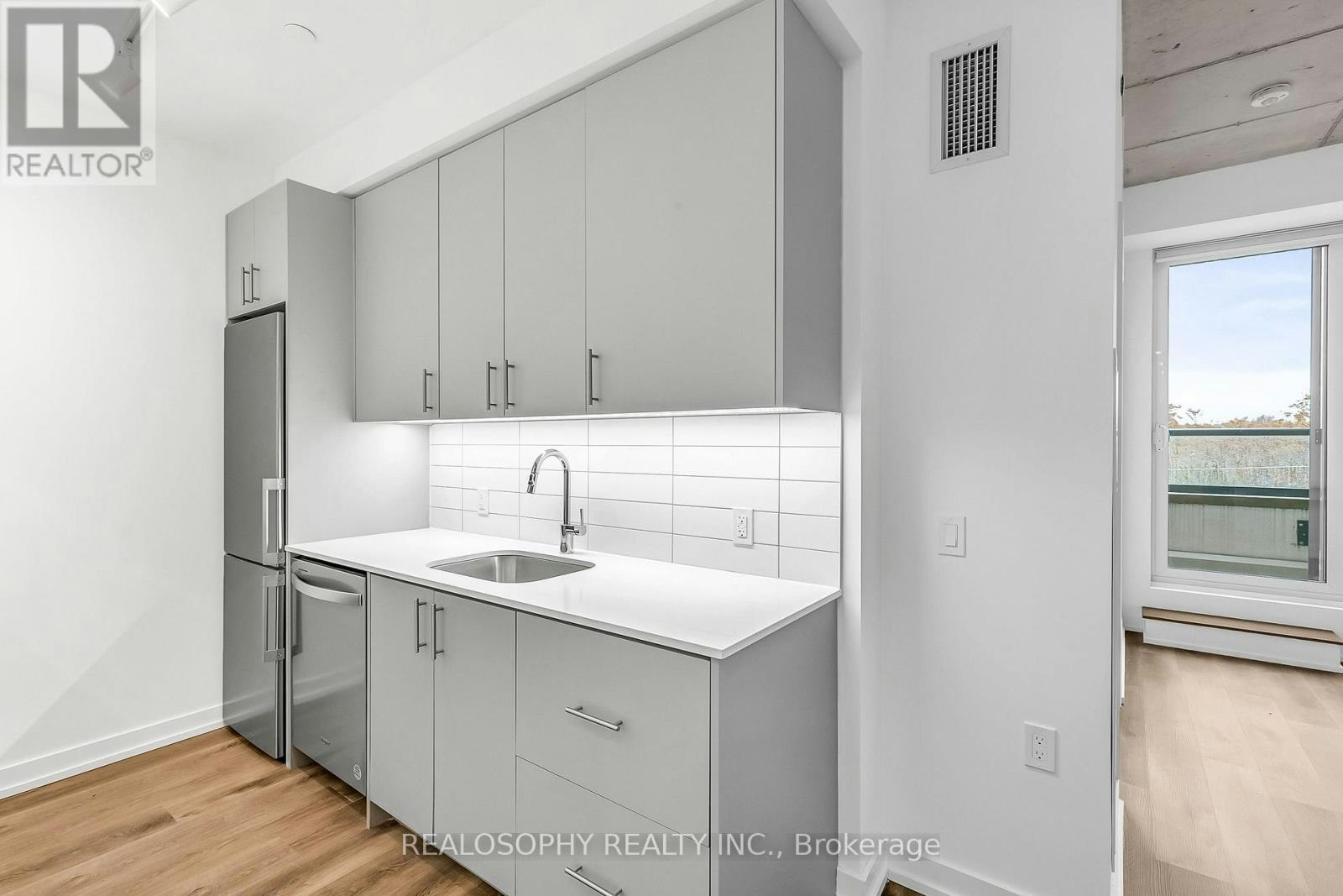 504-115 Larchmount Avenue, Toronto, ON, M4M 2Y6 - 3