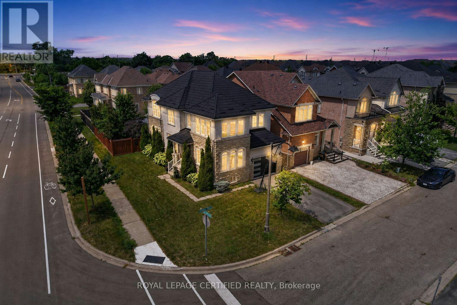 2561 Grand Oak Trail, Oakville, ON, L6M 0R4