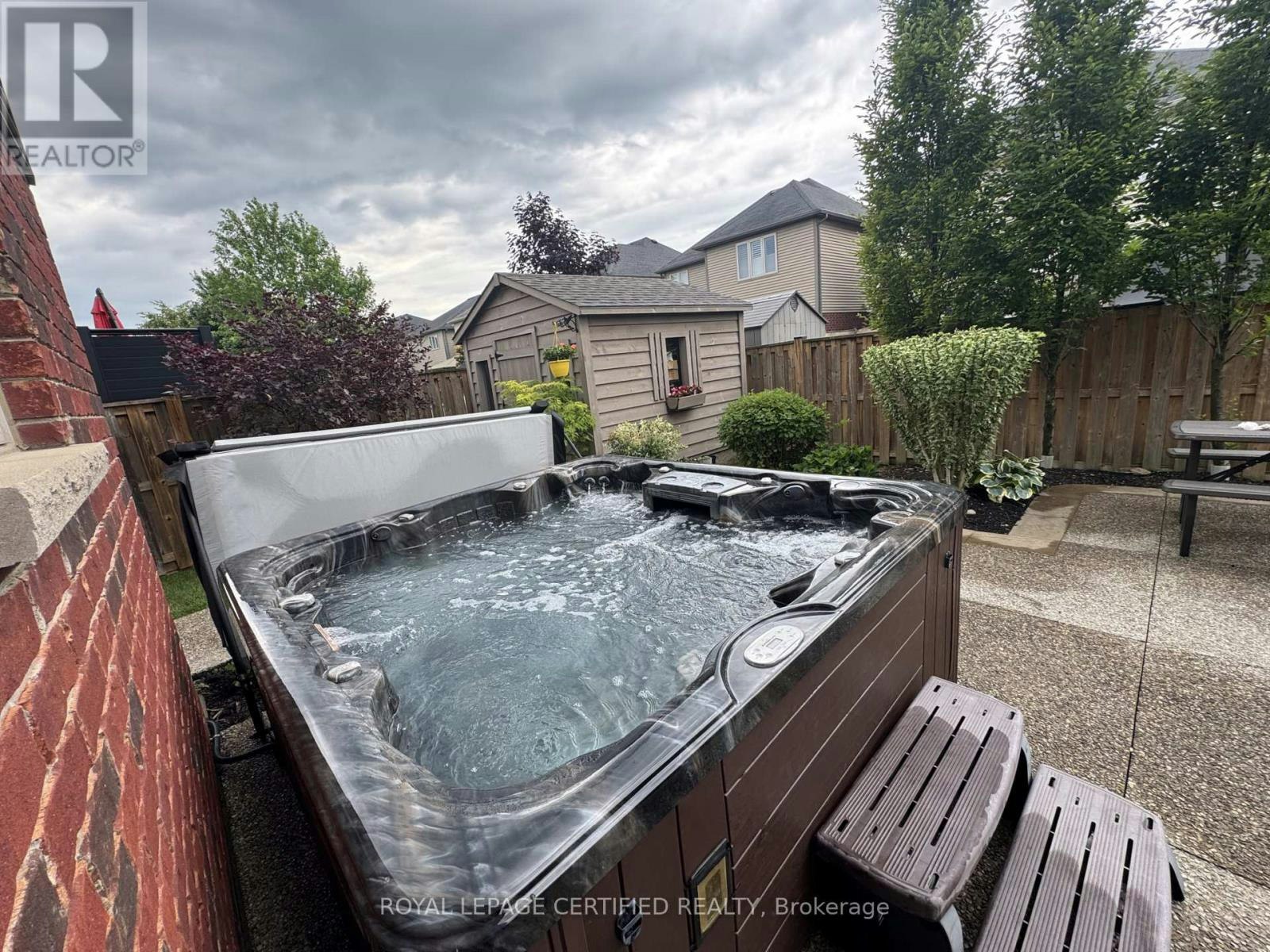 252 Westbank Trail, Hamilton, ON, L8K 5R9 - 2