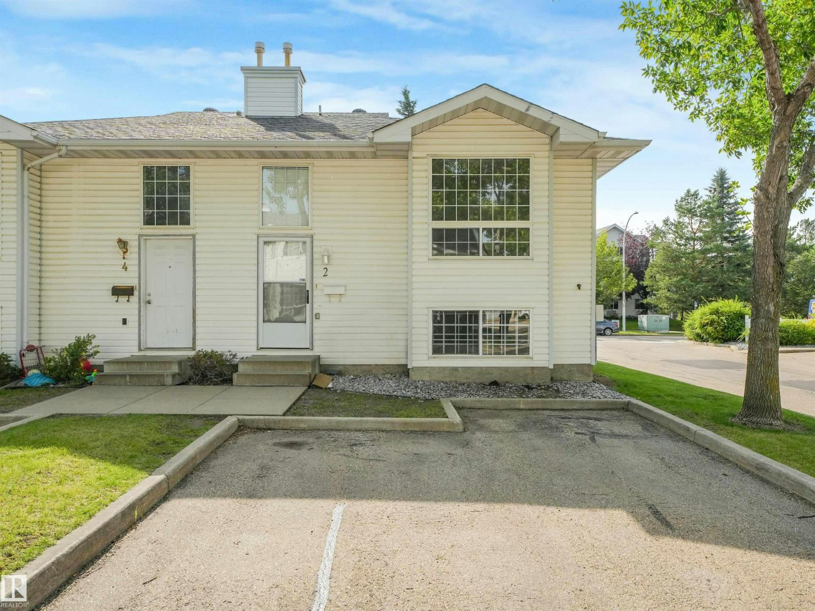 2-3311 58 Street NW, Edmonton, AB, T6L 6X3