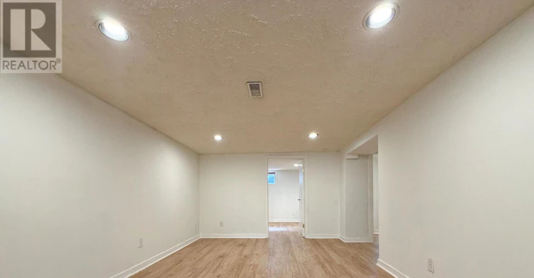 34 Dunning Crescent, Toronto, ON, M8W 4S8 - 4