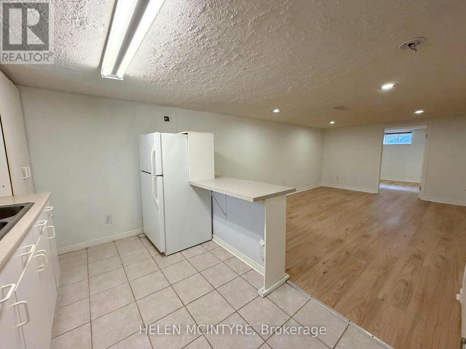 34 Dunning Crescent, Toronto, ON, M8W 4S8 - 7