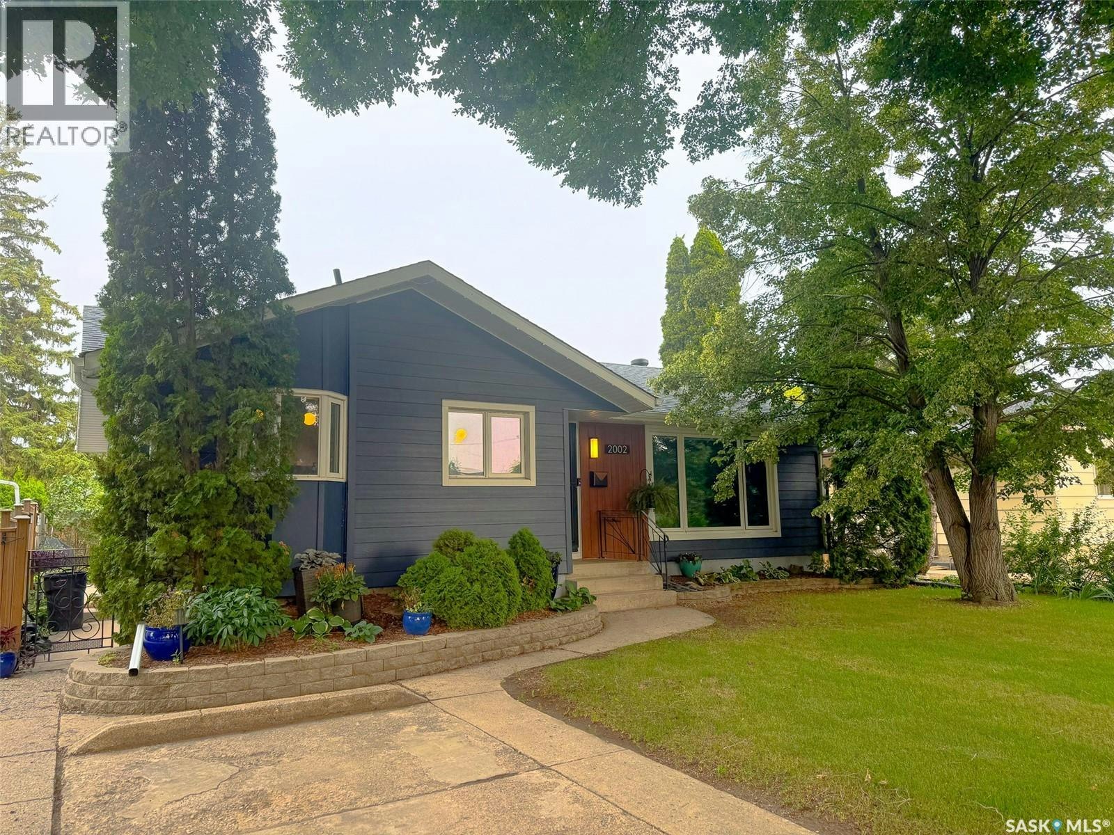 2002 Park Avenue, Saskatoon, SK, S7J 2B9