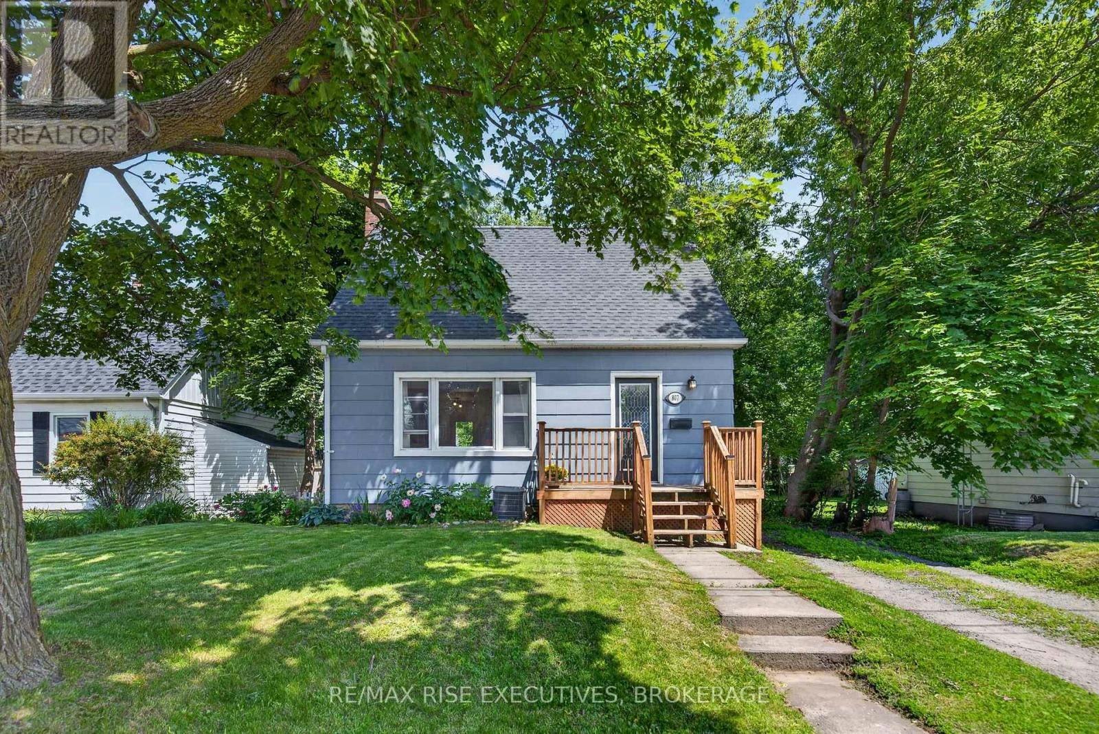 807 Brock Street, Kingston, ON, K7L 1W6