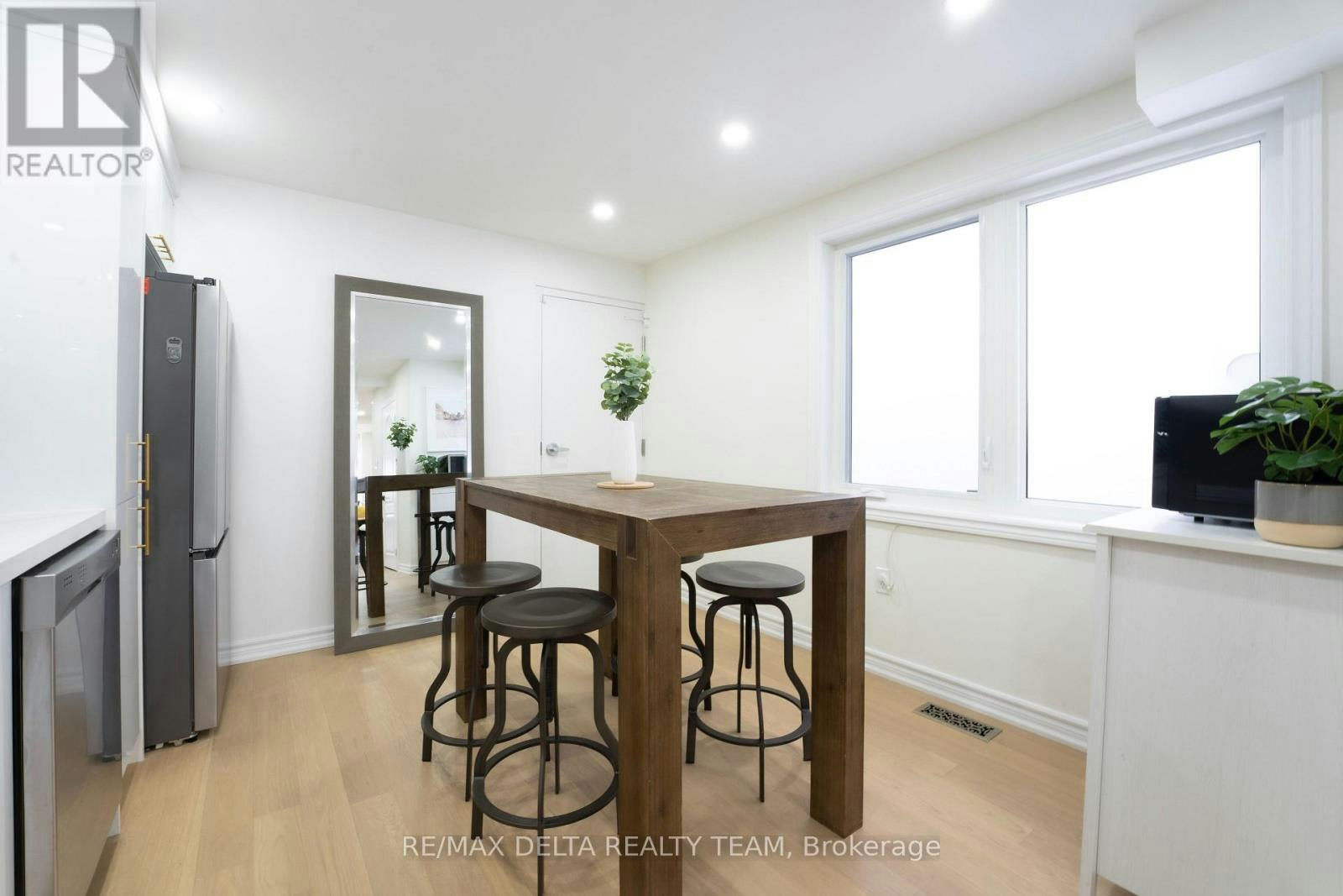 7 Craven Road, Toronto, ON, M4L 2Z4 - 10