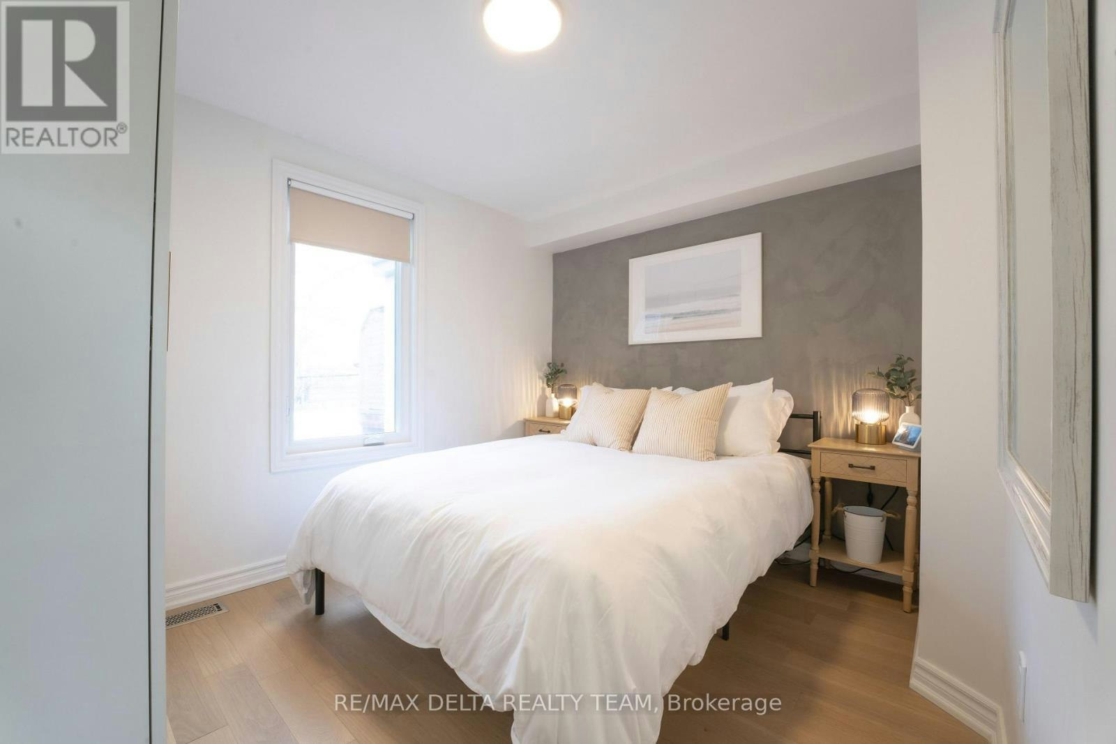 7 Craven Road, Toronto, ON, M4L 2Z4 - 12