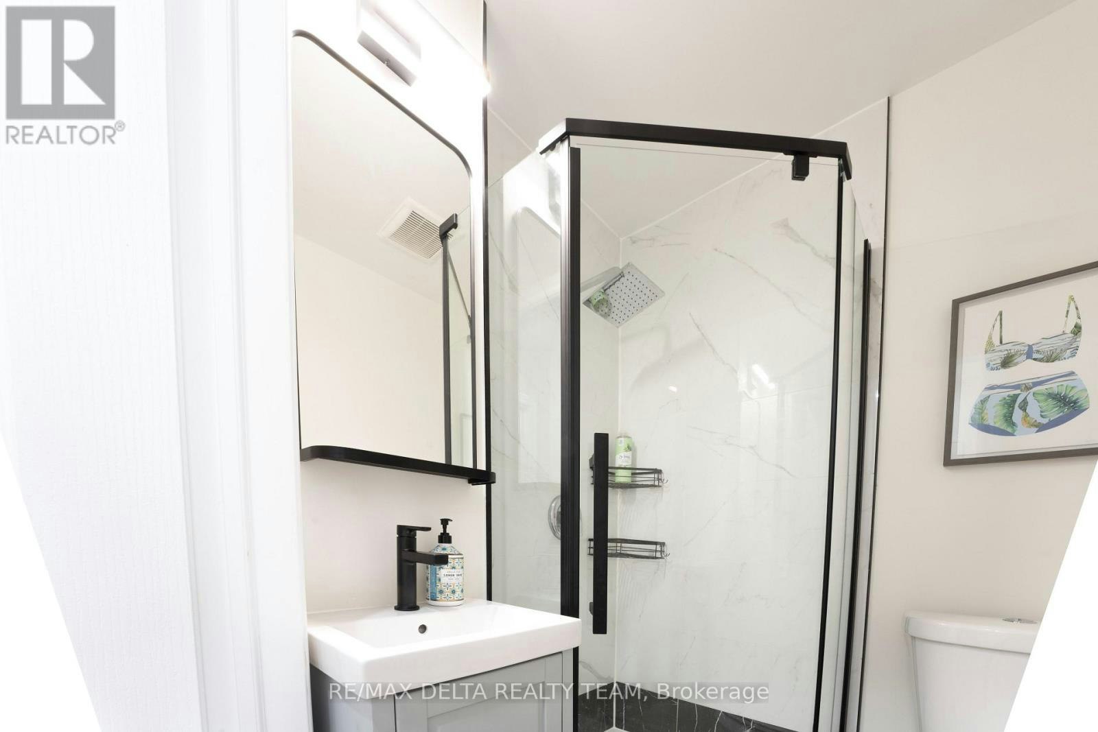 7 Craven Road, Toronto, ON, M4L 2Z4 - 13