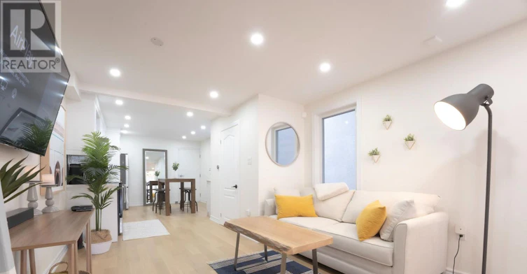 7 Craven Road, Toronto, ON, M4L 2Z4 - 6