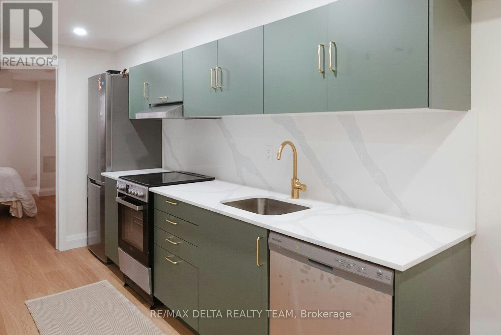 7 Craven Road, Toronto, ON, M4L 2Z4 - 19