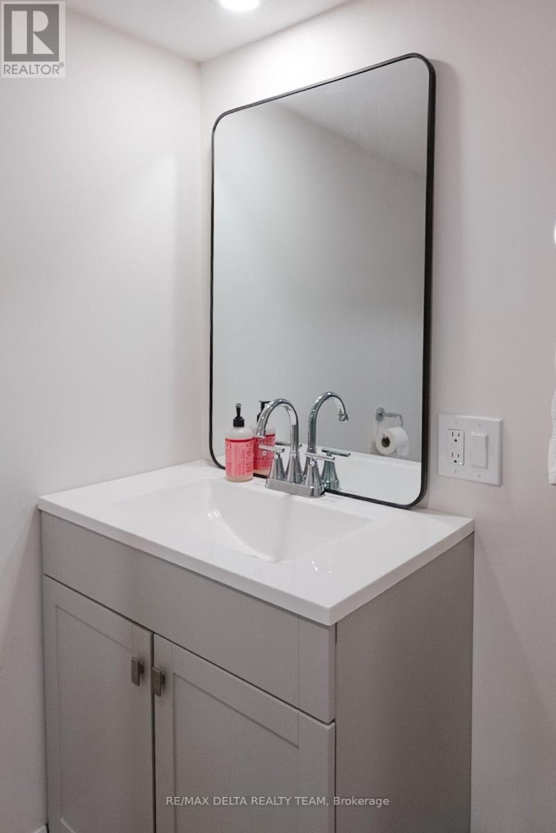 7 Craven Road, Toronto, ON, M4L 2Z4 - 24