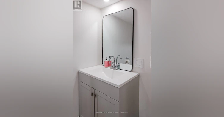 7 Craven Road, Toronto, ON, M4L 2Z4 - 24