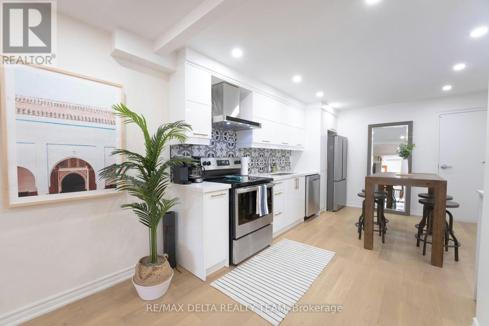 7 Craven Road, Toronto, ON, M4L 2Z4 - 8