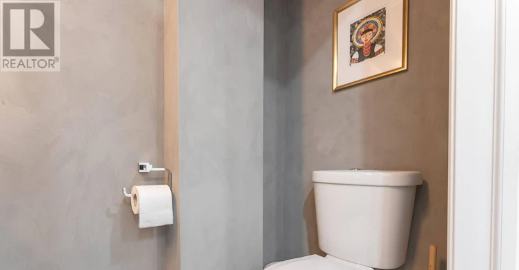 7 Craven Road, Toronto, ON, M4L 2Z4 - 16