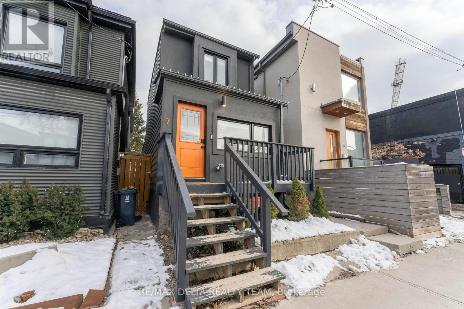 7 Craven Road, Toronto, ON, M4L 2Z4