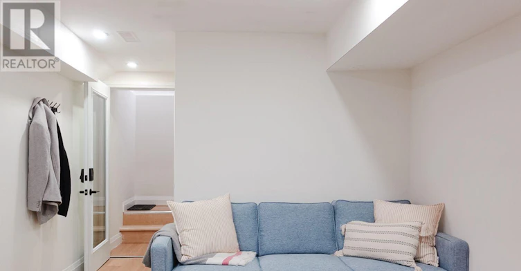 7 Craven Road, Toronto, ON, M4L 2Z4 - 22