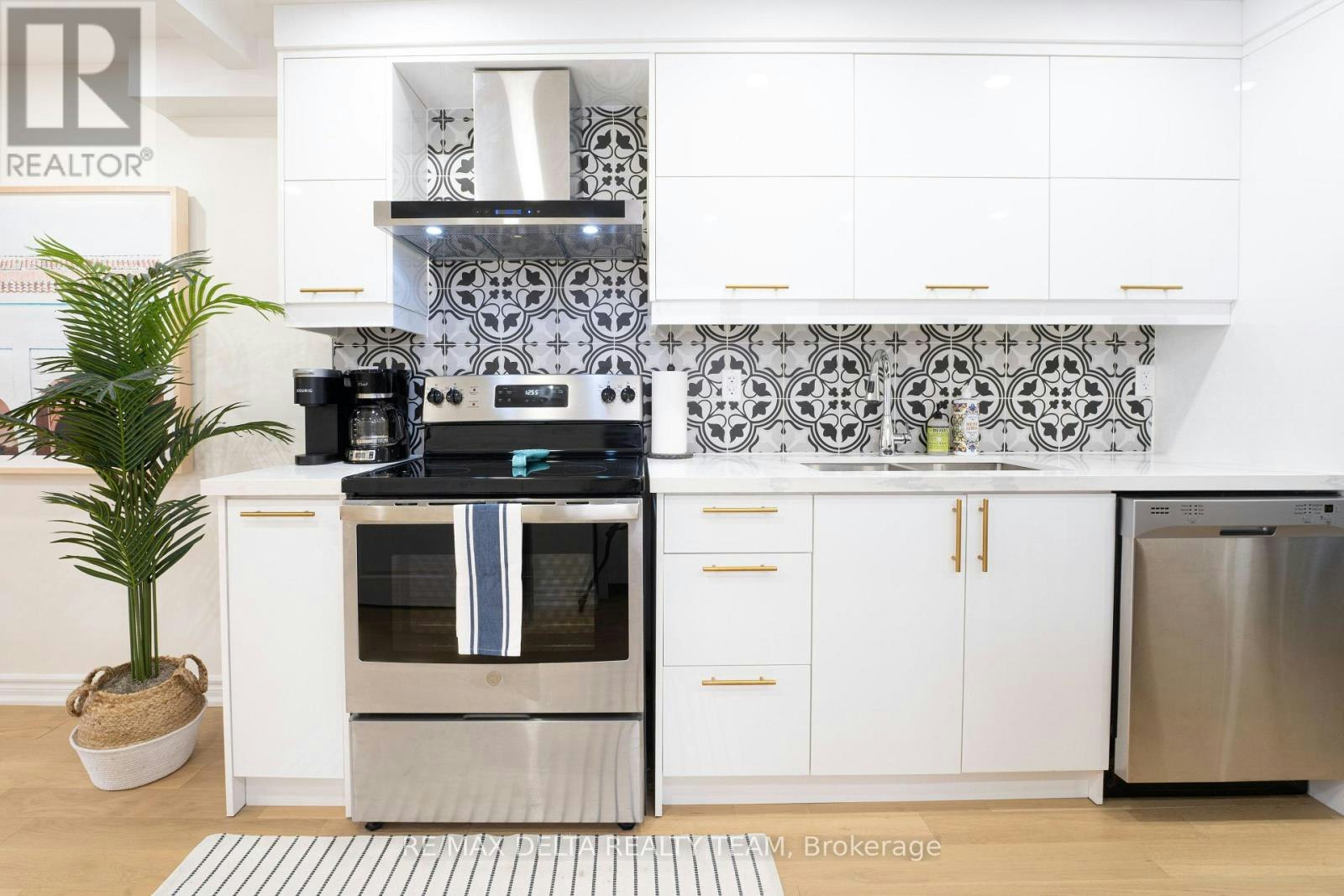 7 Craven Road, Toronto, ON, M4L 2Z4 - 7