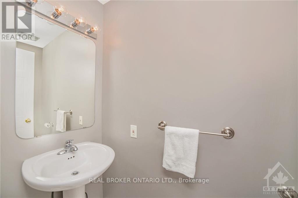 222 Meadowbreeze Drive, Ottawa, ON, K2M 3B3 - 12