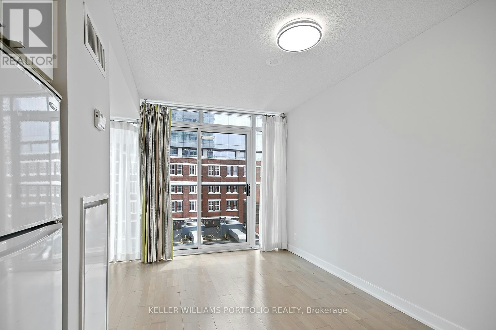 605-21 Nelson Street, Toronto, ON, M5V 3H9 - 18