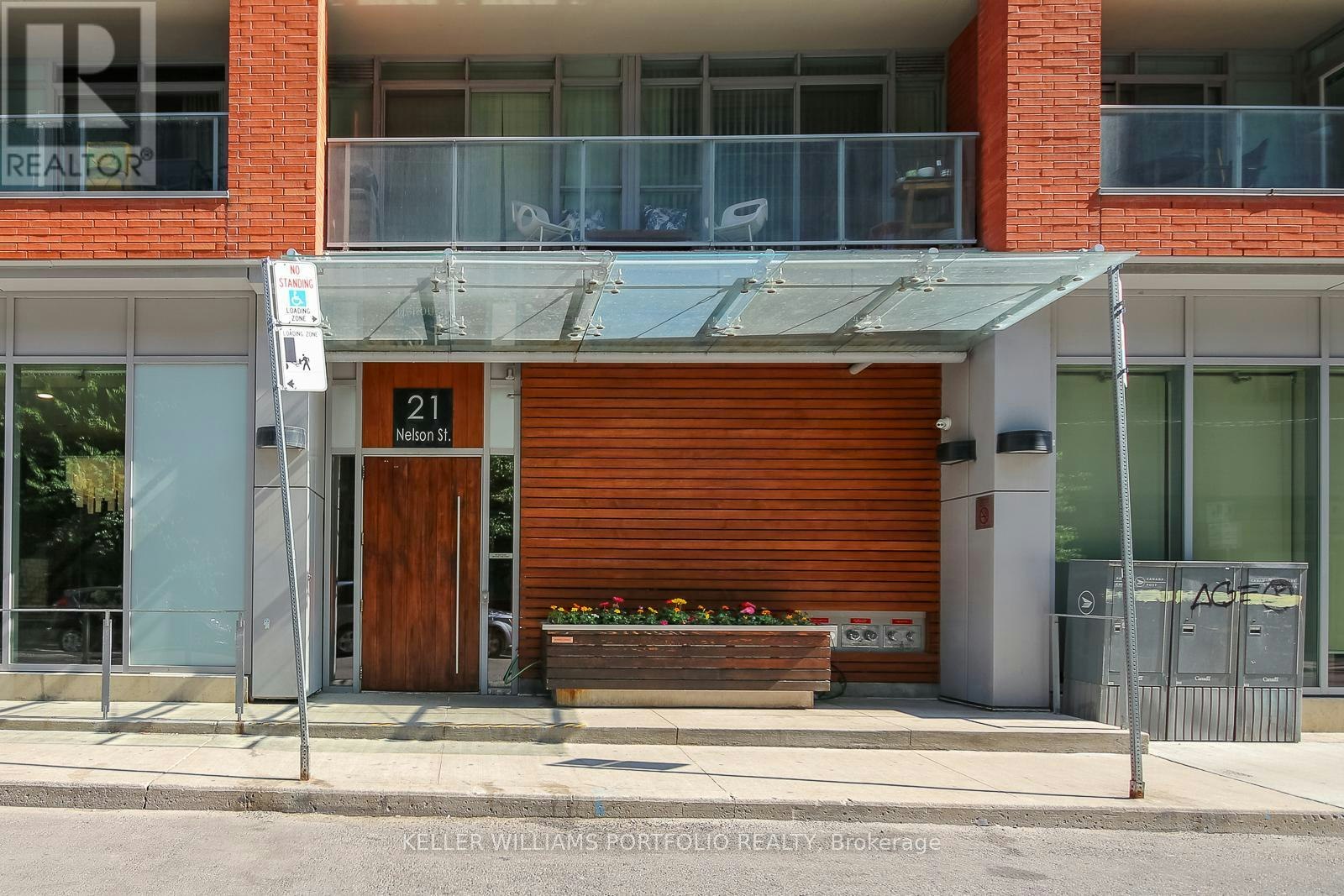 605-21 Nelson Street, Toronto, ON, M5V 3H9 - 25