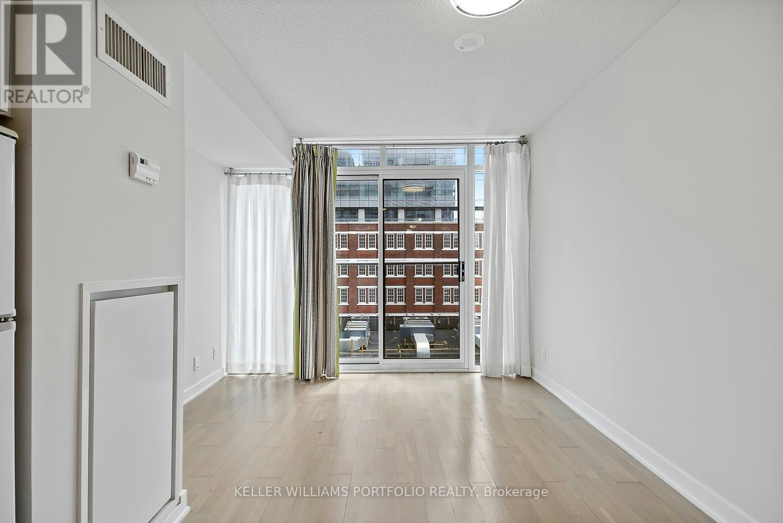 605-21 Nelson Street, Toronto, ON, M5V 3H9 - 12