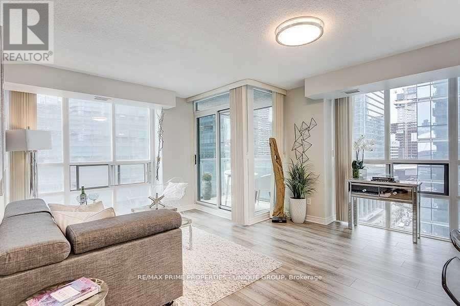 1906-30 Grand Trunk Crescent, Toronto, ON, M5J 3A4 - 7