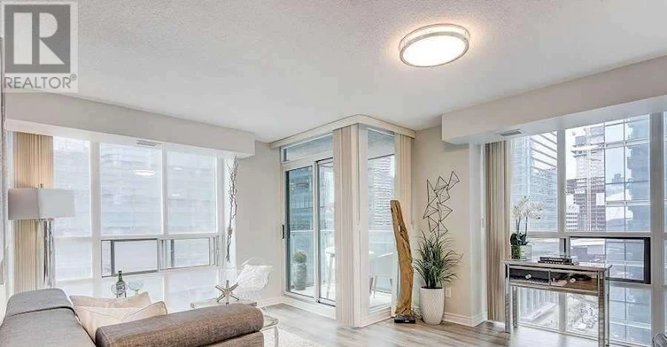 1906-30 Grand Trunk Crescent, Toronto, ON, M5J 3A4 - 7
