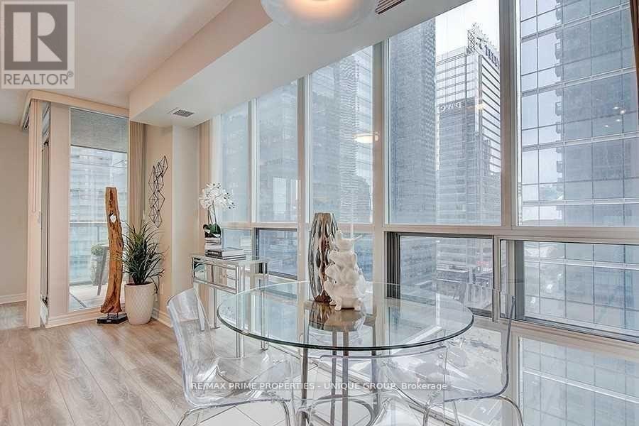 1906-30 Grand Trunk Crescent, Toronto, ON, M5J 3A4 - 6