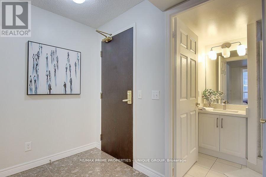 1906-30 Grand Trunk Crescent, Toronto, ON, M5J 3A4 - 15