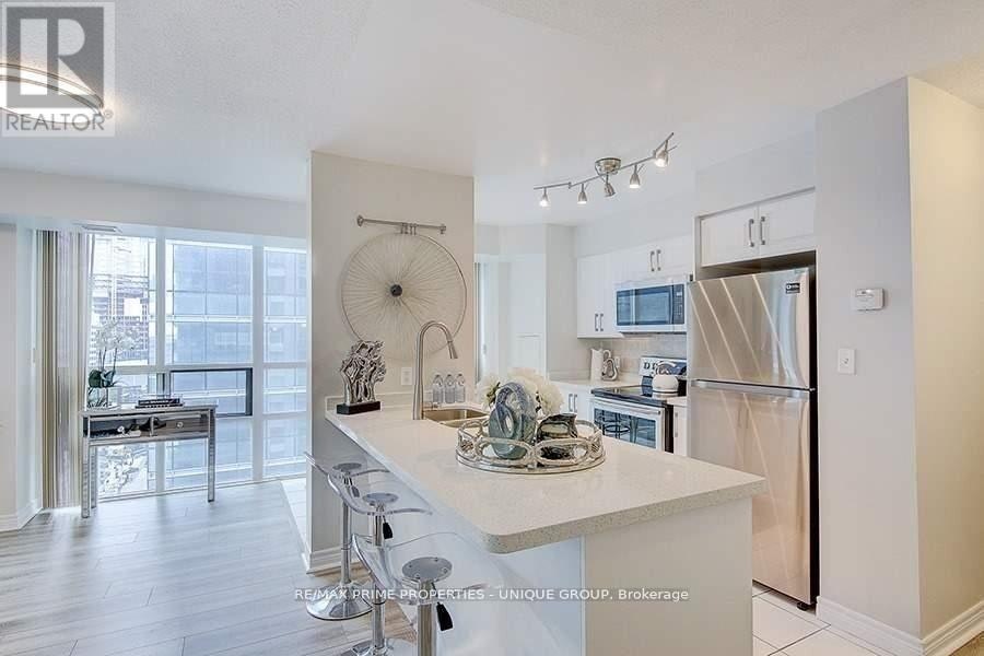 1906-30 Grand Trunk Crescent, Toronto, ON, M5J 3A4 - 3