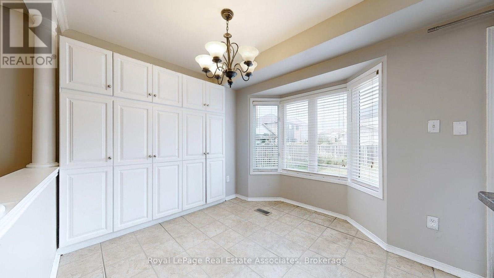 UPPER-3285 Apricot Street, Mississauga, ON, L5N 8B1 - 21