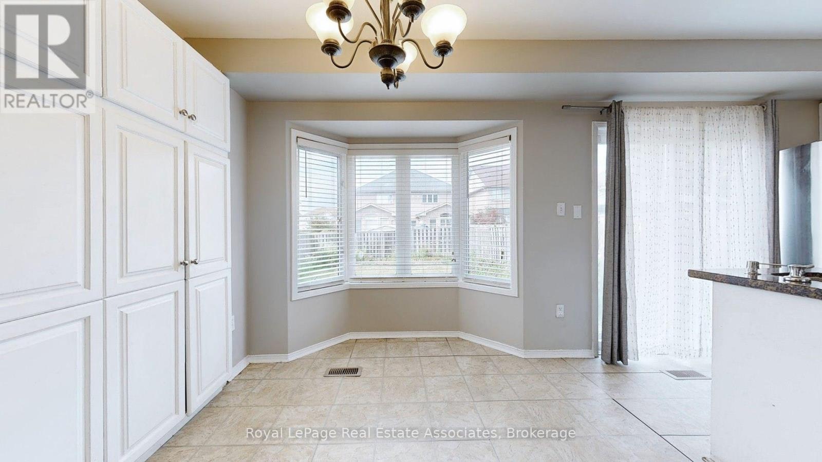 UPPER-3285 Apricot Street, Mississauga, ON, L5N 8B1 - 22
