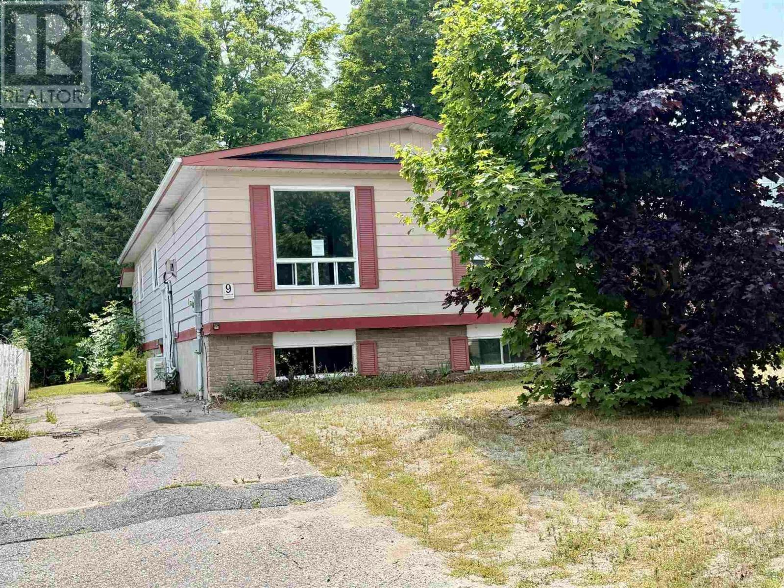 9 Lisbon Road, Elliot Lake, ON, P5A 3N9