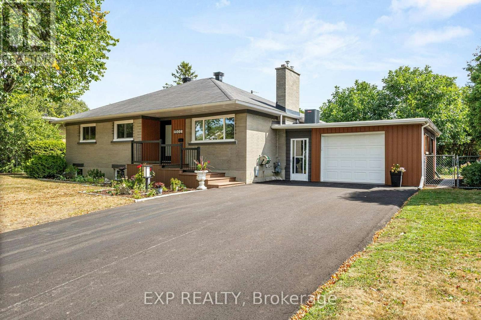 1502 Farnsworth Avenue, Ottawa, ON, K1H 7C3