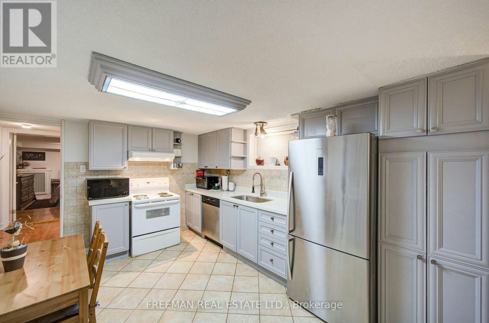 BSMT-723 Euclid Avenue, Toronto, ON, M6G 2V1 - 11