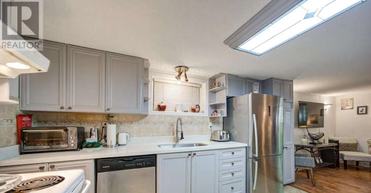 BSMT-723 Euclid Avenue, Toronto, ON, M6G 2V1 - 10