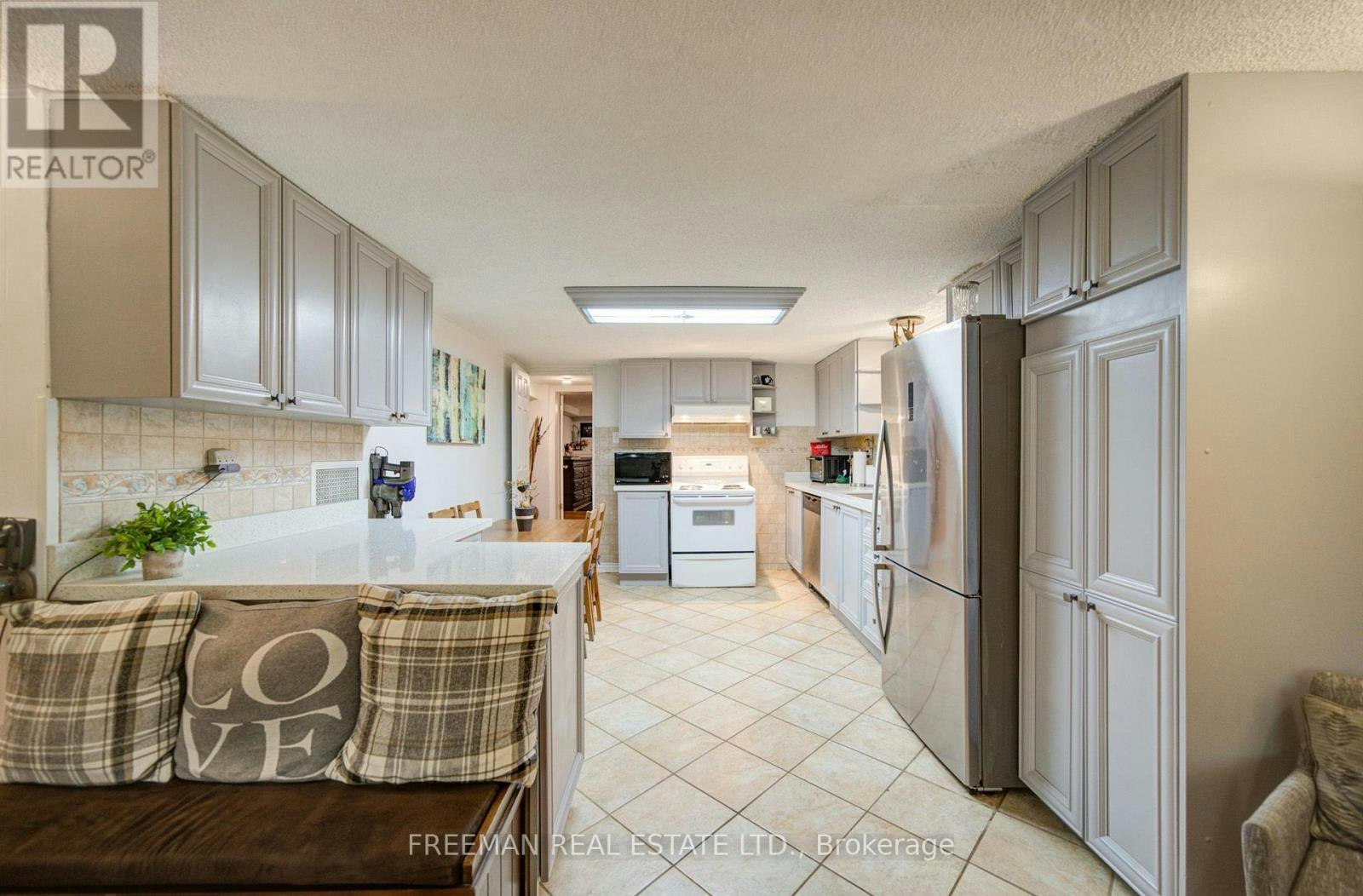 BSMT-723 Euclid Avenue, Toronto, ON, M6G 2V1 - 13
