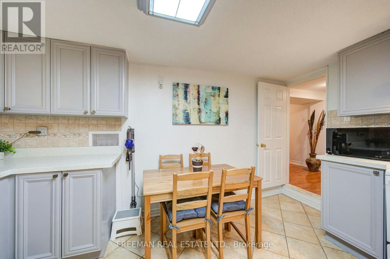 BSMT-723 Euclid Avenue, Toronto, ON, M6G 2V1 - 8