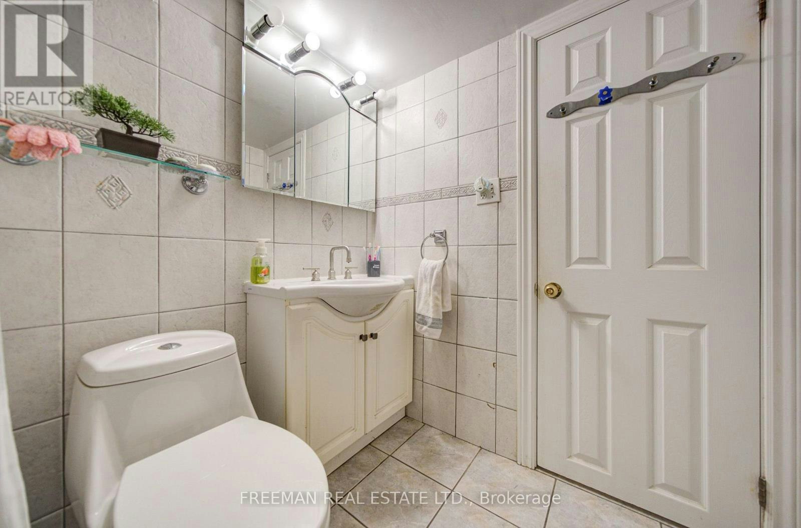 BSMT-723 Euclid Avenue, Toronto, ON, M6G 2V1 - 23