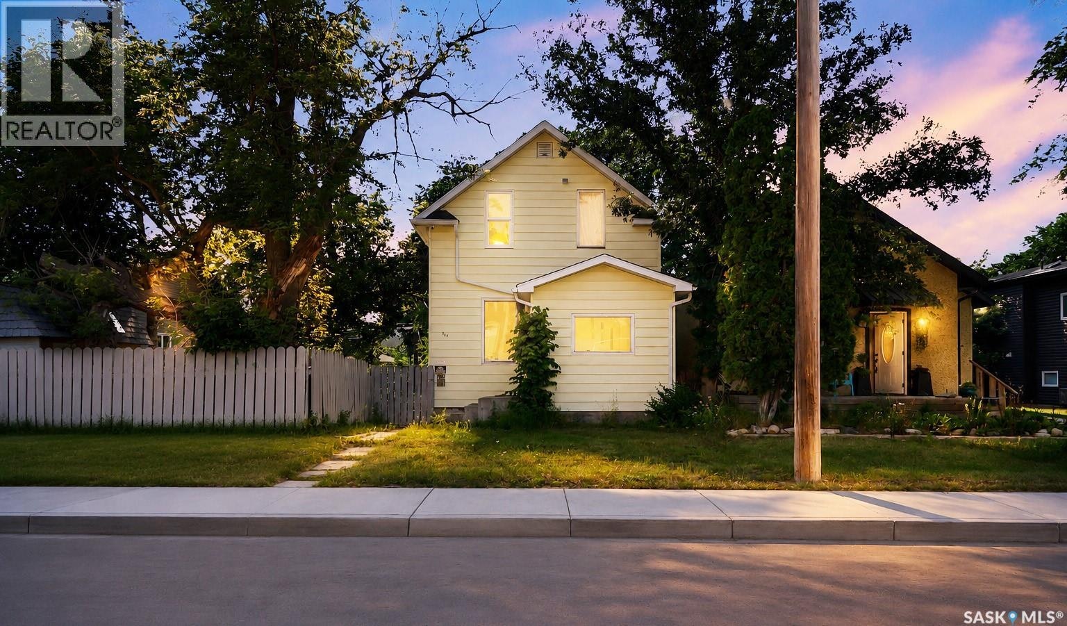 713 L Avenue S, Saskatoon, SK, S7M 2H8