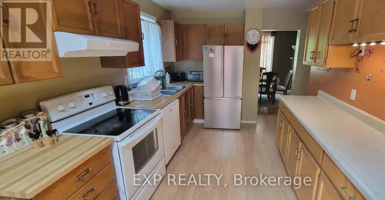 796 Harlequin Crescent, Ottawa, ON, K1E 2P3 - 3
