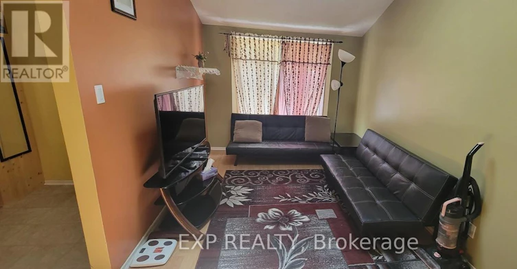 796 Harlequin Crescent, Ottawa, ON, K1E 2P3 - 2