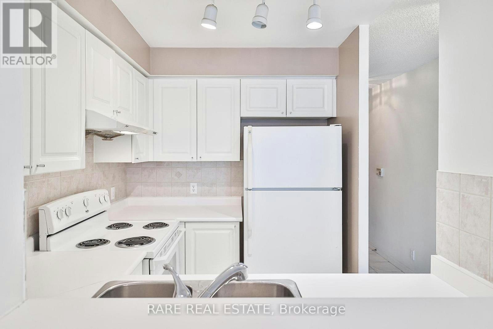 1016-11 Lee Centre Drive, Toronto, ON, M1H 3J5 - 10