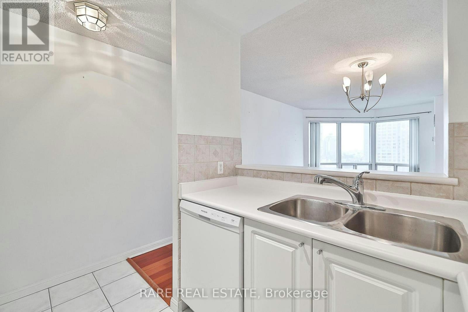 1016-11 Lee Centre Drive, Toronto, ON, M1H 3J5 - 12