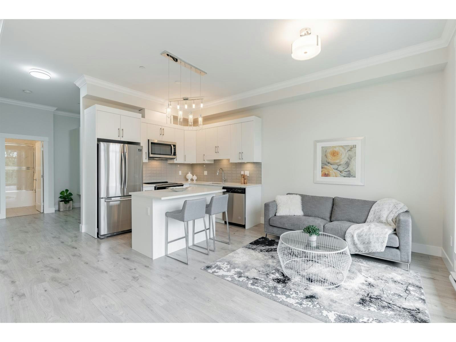 608-13799 101 Avenue, Surrey, BC, V3T 0N9