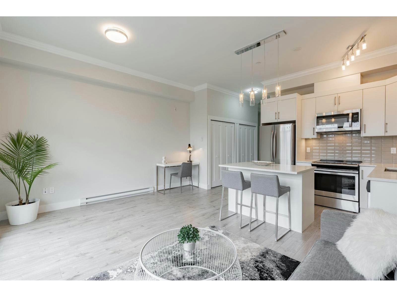 608-13799 101 Avenue, Surrey, BC, V3T 0N9 - 8